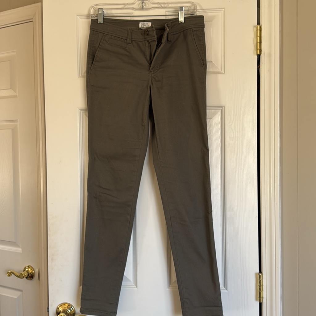 Olive Market + Spruce Skinny Pants